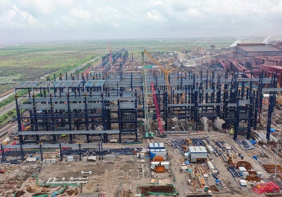 Instalaciones en construcción de la ampliación de las factorías que Arcelor tiene con Nippon Steel en India.
