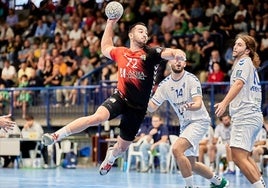 Sergio Murcia, en un partido con el Santoña ante el Horizonte Atlética en La Magdalena.