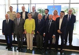Los premiados de la Amuravela de Oro junto con los glosadores de la gala.