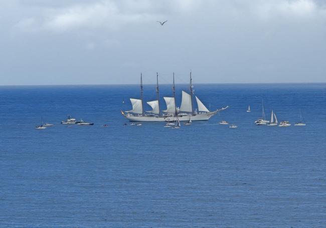 El buque-escala 'Juan Sebastián de Elcano', ya rumbo a Ferrol.
