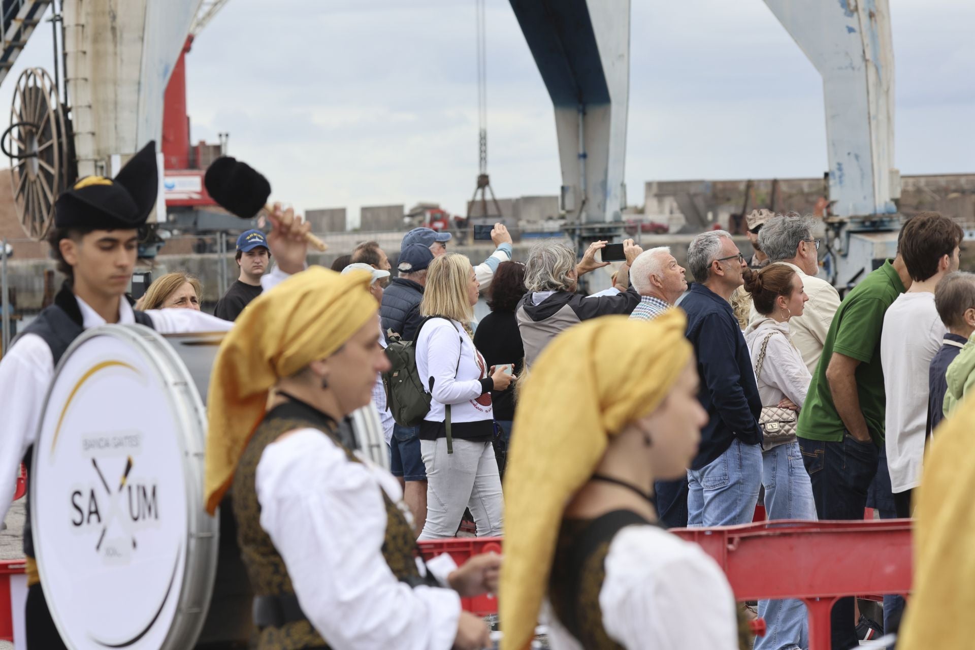 Una despedida entre sonrisas: así concluye la histórica visita del &#039;Elcano&#039; y la Princesa Leonor a Gijón