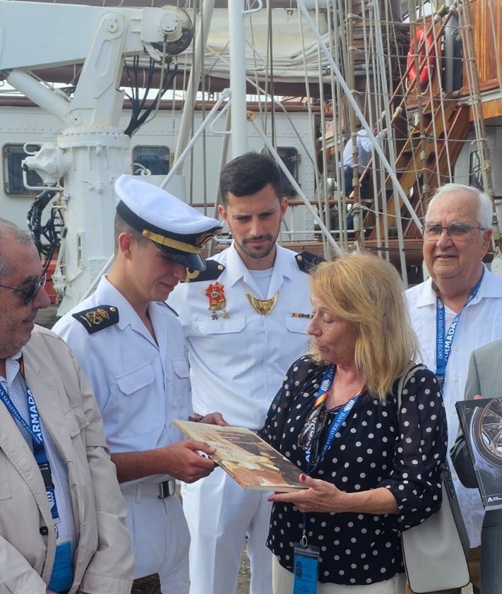 Imagen secundaria 2 - Gijón despide al 'Juan Sebastián de Elcano' y a la Princesa Leonor