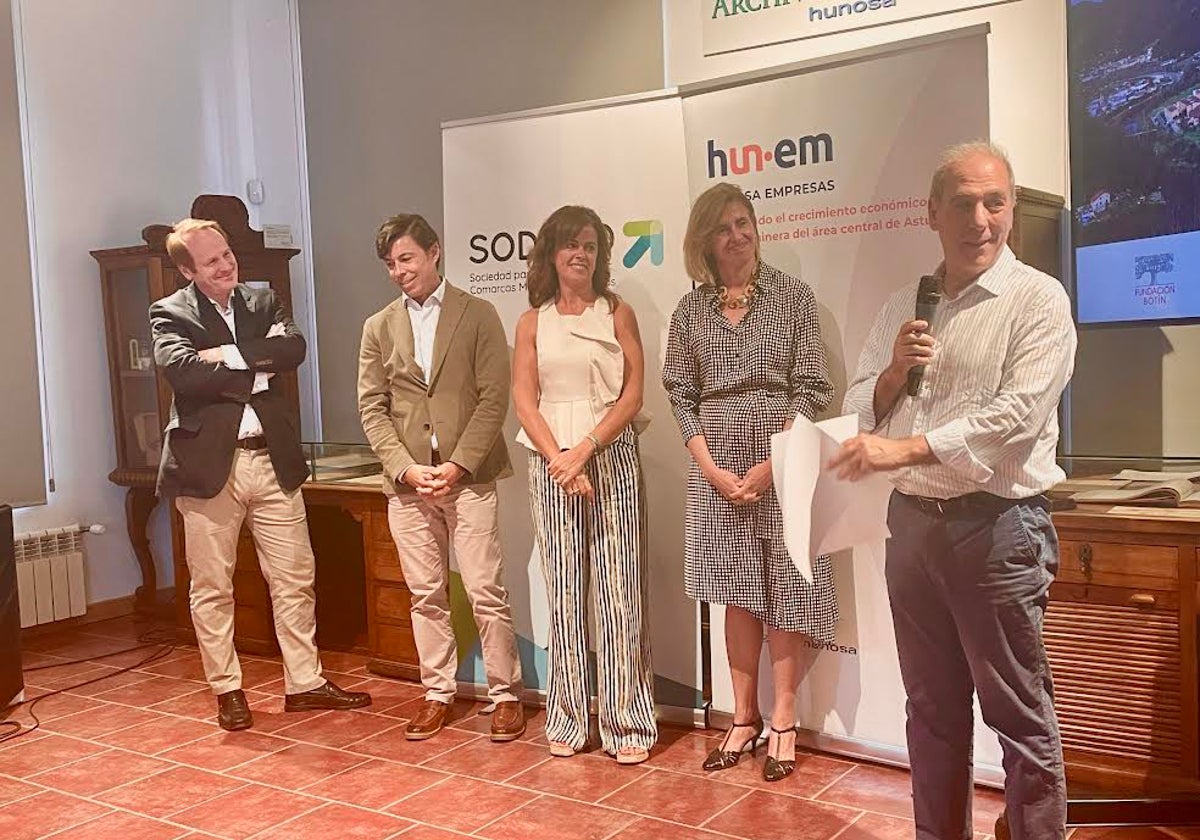 Javier García, Francisco Fernández, Elisa Uría, Eva Pando, y Carlos Muñiz Fernández.