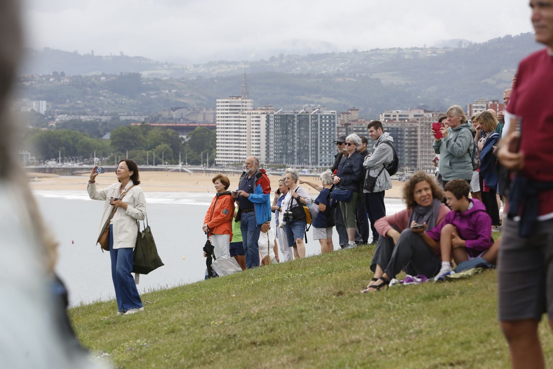 Una despedida entre sonrisas: así concluye la histórica visita del &#039;Elcano&#039; y la Princesa Leonor a Gijón