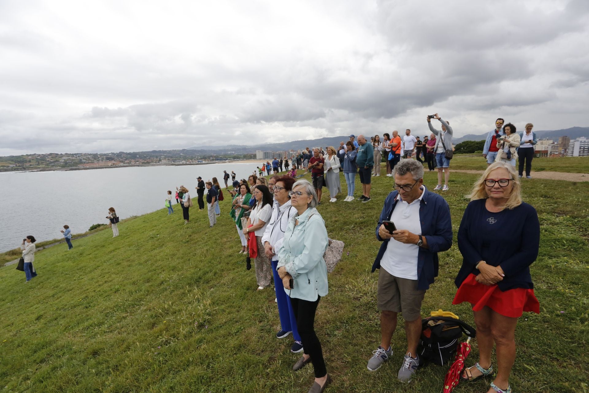 Una despedida entre sonrisas: así concluye la histórica visita del &#039;Elcano&#039; y la Princesa Leonor a Gijón