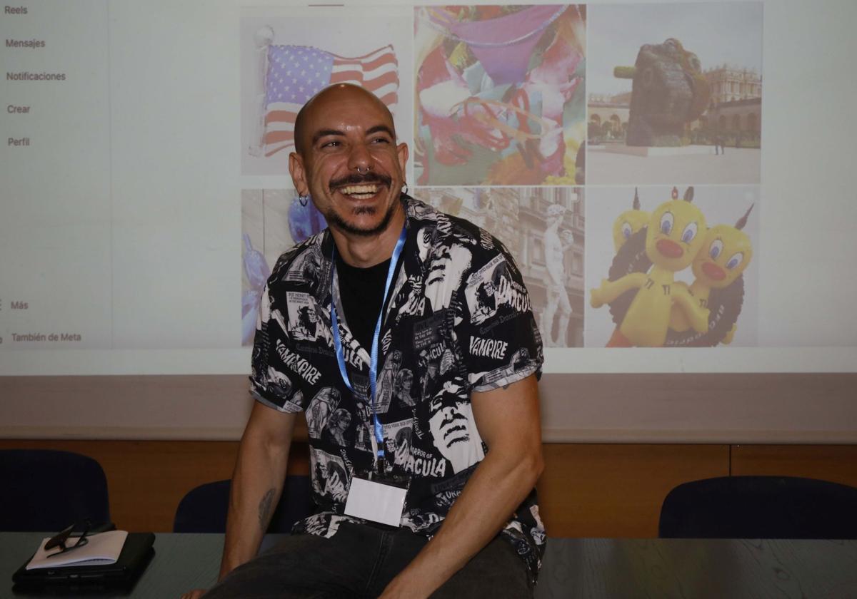 Julio Pérez Manzanares, tras su exposición sobre el 'El (mal) gusto contemporáneo'.