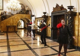 Una visita teatralizada al Teatro Jovellanos de Gijón.