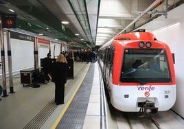 El primer tren circulando soterrado por la estación de La Felguera