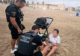 Detenida una mujer ebria que pasó una noche con su bebé desnudo y mojado en la arena de la playa