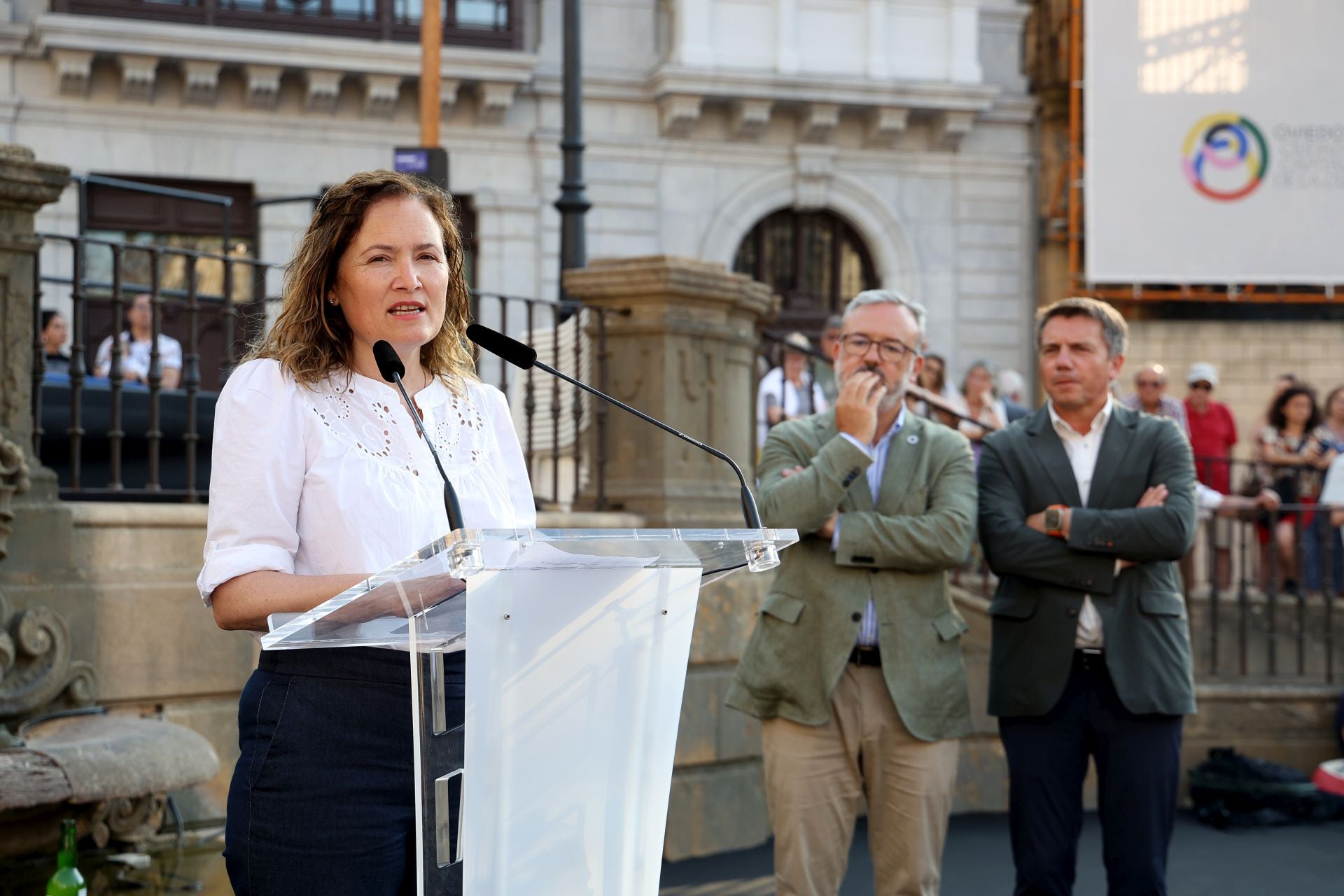 Escanciado simultáneo en Oviedo en homenaje a la cultura sidrera