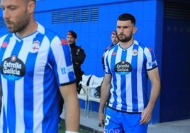 Pablo Vázquez, durante su salida al campo en un partido con el Deportivo.