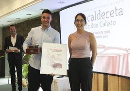 El cocinero Alejandro Villa, de El Pandora y Caldereta a la Proyección 2025, con Jessica M. Puga.