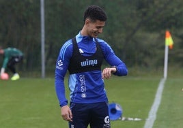 Ilyas Chaira, en un entrenamiento del Real Oviedo.