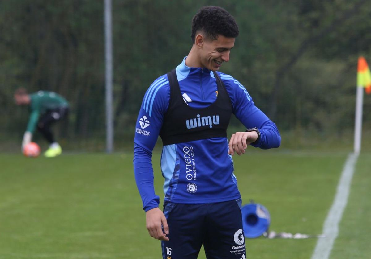 Ilyas Chaira, en un entrenamiento del Real Oviedo.