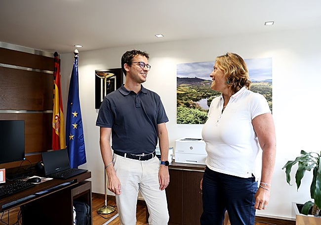 Alejandro Barriuso y Bárbara Monte, en la sede de la Confederación Hidrográrfica del Cantábrico.