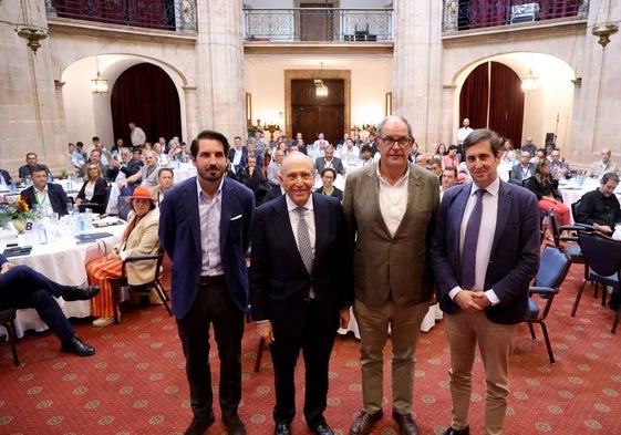 Por la izquierda, Álvaro Platero Alonso, Luis Fernández-Vega Sanz, Álvaro Platero Díaz y Luis Fernández-Vega Cueto-Felgueroso.