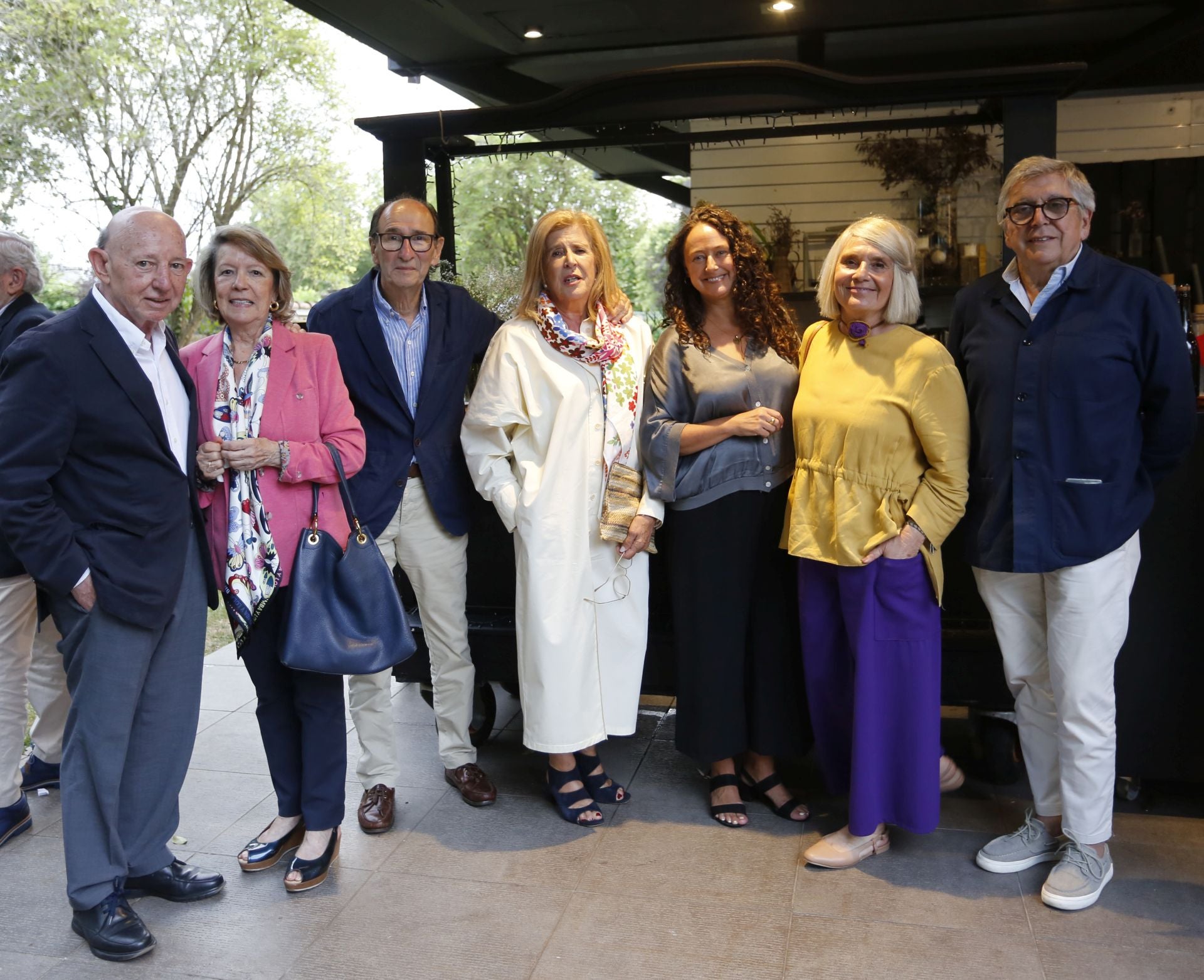 José María González –presidente del Consejo de Administración de EL COMERCIO– y Chelo Fornos, Antonio Martínez y Paz Maese, Bárbara Revuelta (CMAsturias), Nila Palacios y Julio Maese, exdirector general del diario.