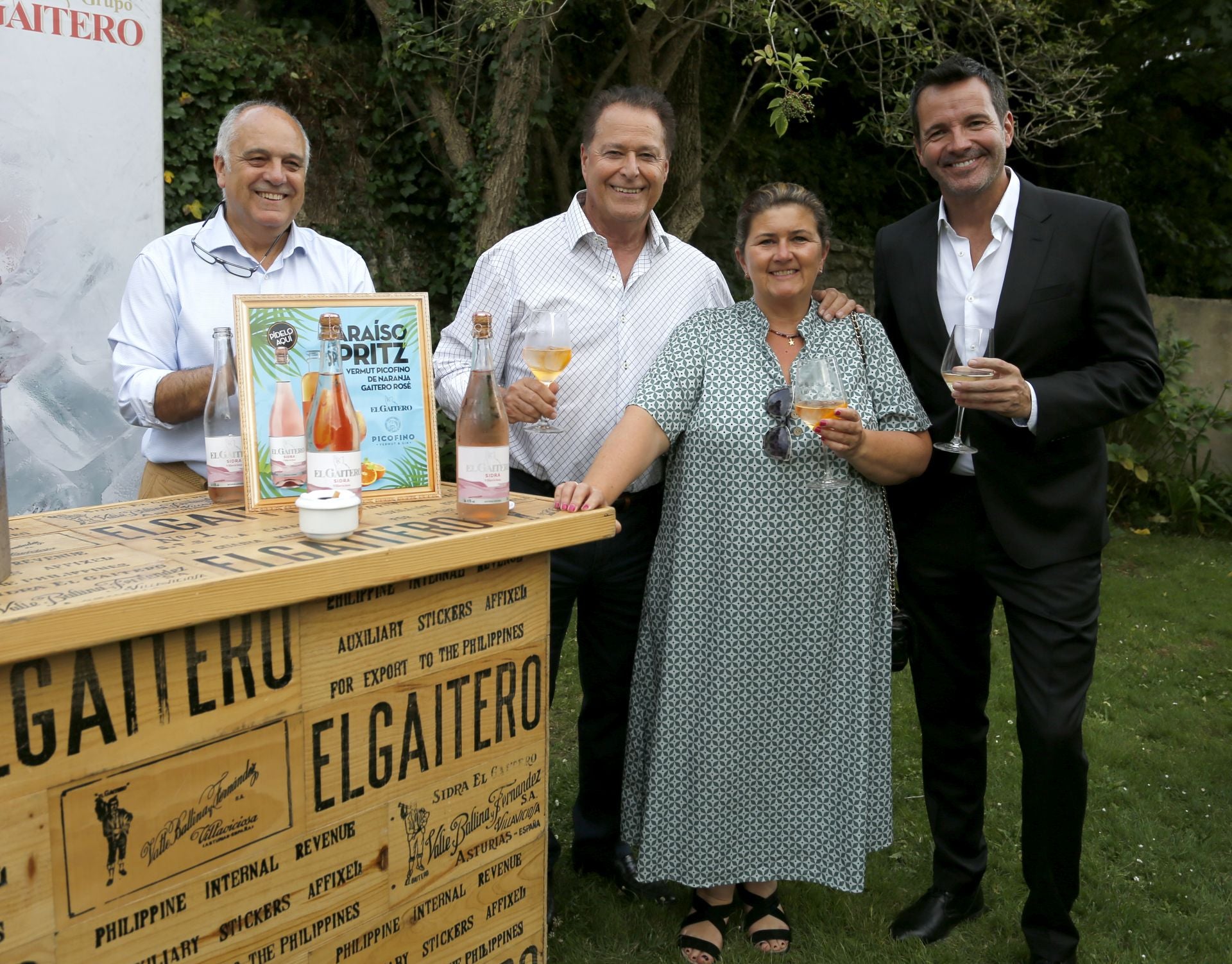 Andrés Prendes (El Gaitero), Félix Baragaño, presidente de la Cámara de Comercio de Gijón; María Cardín (El Gaitero) y Juan Pablo Carpintero, presentador de la gala.