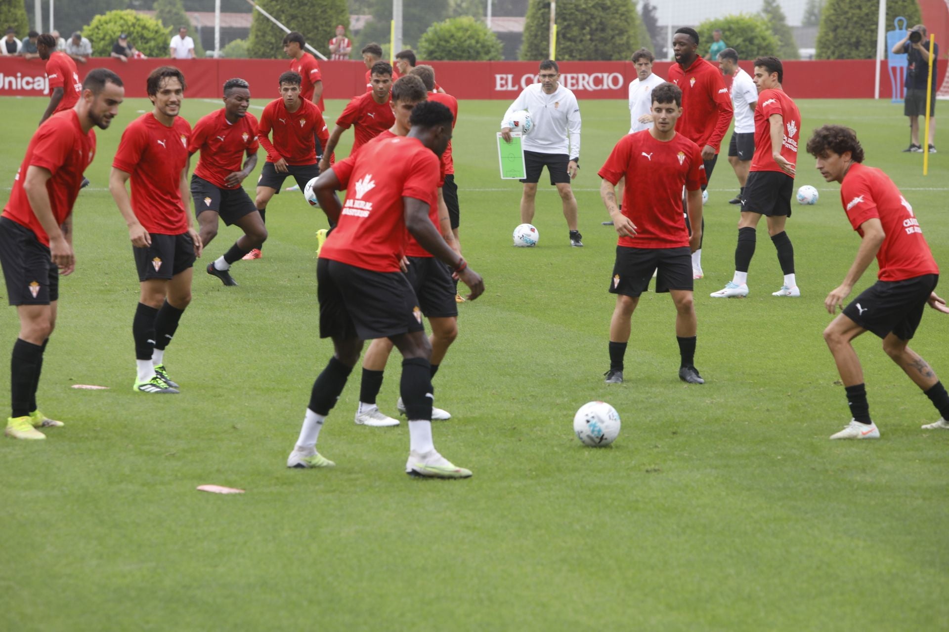 &#039;Mareona&#039; en el primer entrenamiento de la temporada del Sporting de Gijón