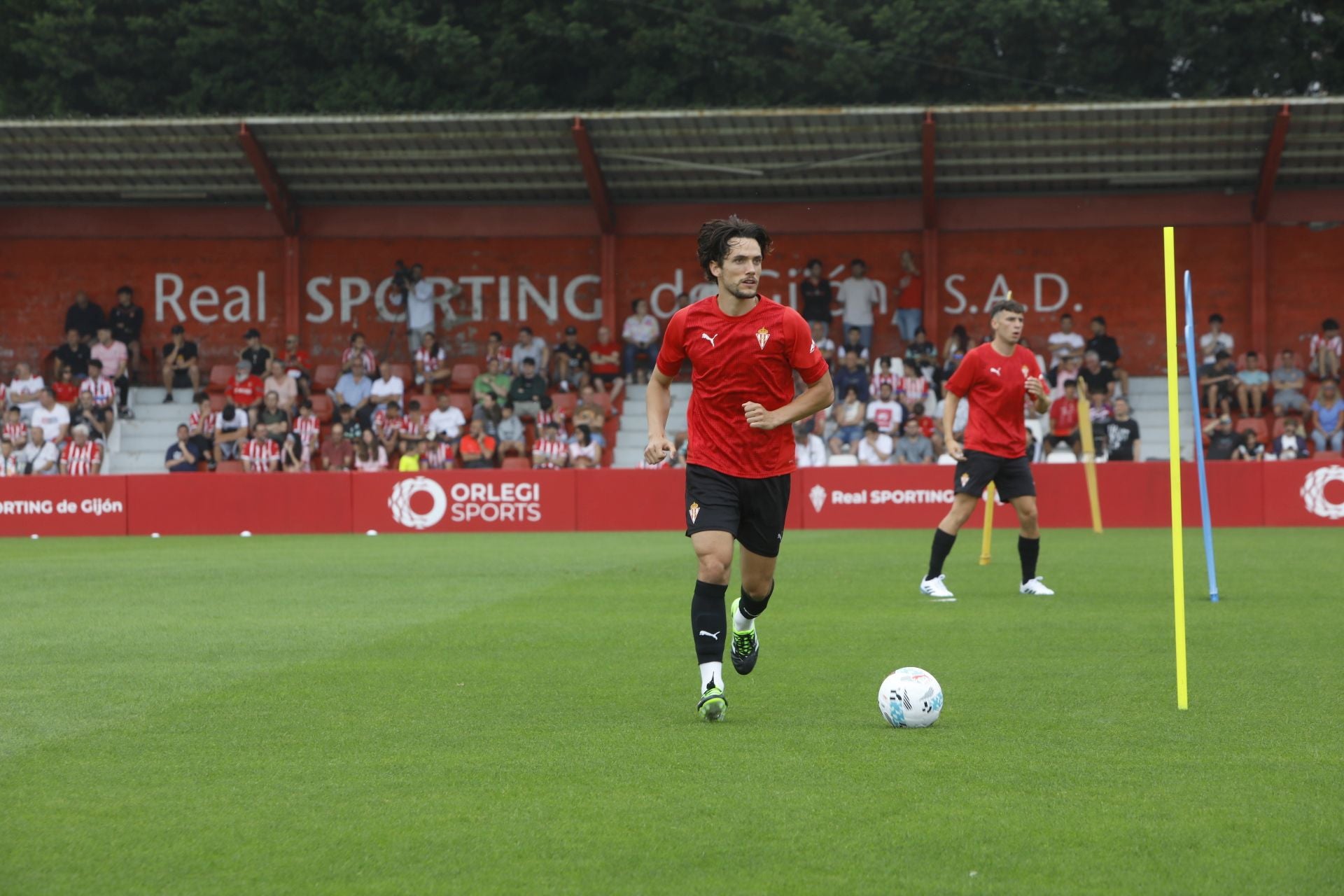 &#039;Mareona&#039; en el primer entrenamiento de la temporada del Sporting de Gijón