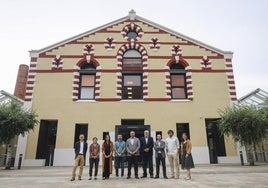 De izquierda a derecha, Romualdo Castro (SATEC), Laura García (Room2030), Lorena Turrado (Sialtrónica); Manu Campa (Ayuntamiento Avilés), Pablo Coca (CTIC), José María Urbano (AsturiasInnova+), Yerai Fernández (Windar), Daniel Álvarez (Girol Consulting), Eva Castaño (CTIC), en La Curtidora.