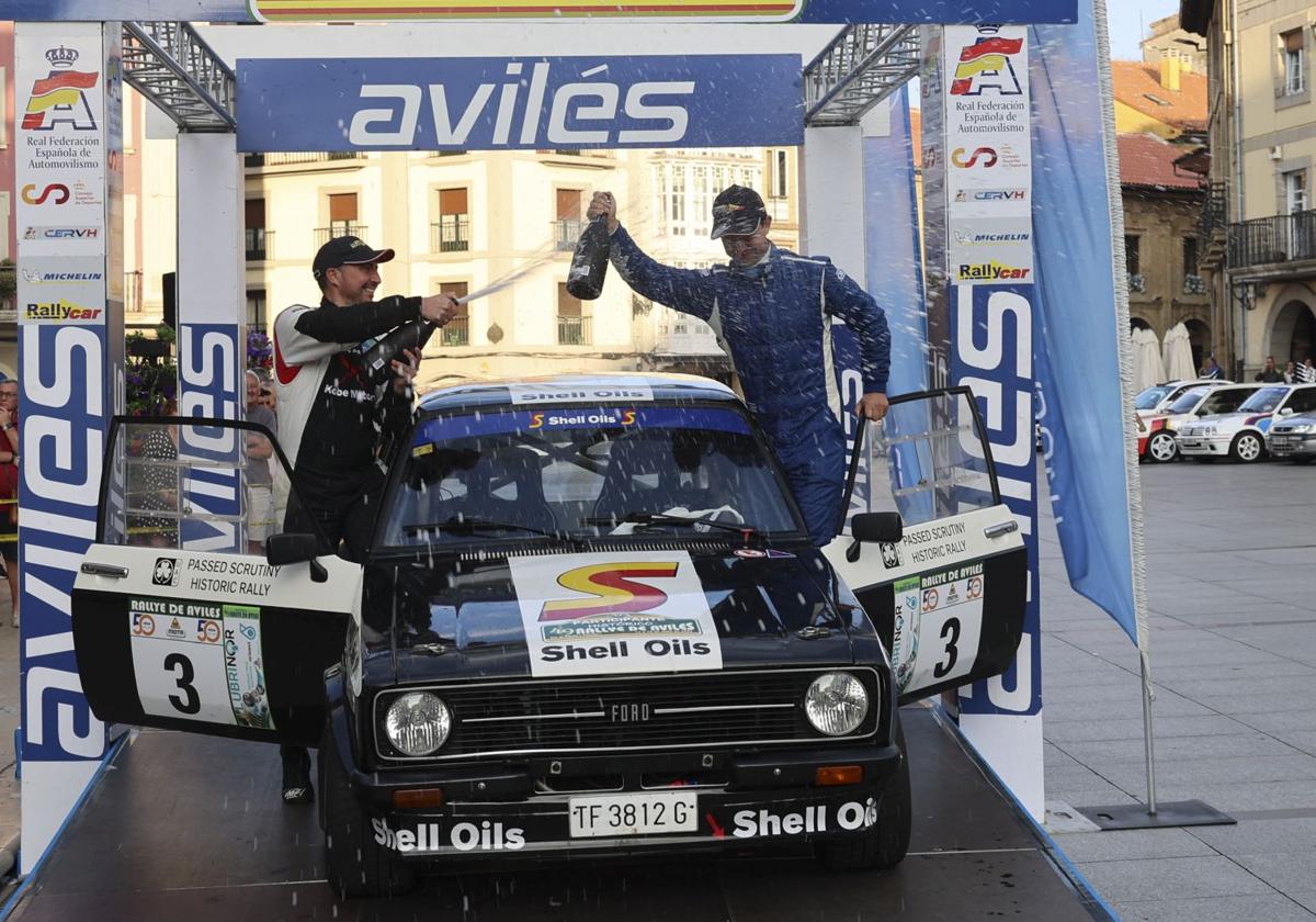 Javier e Iván Bouza celebran su primer triunfo en el Rallye de Avilés tras cuajar una excelente actuación.