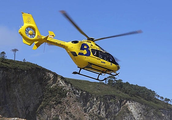 Un herido tras el choque entre una moto y un coche en Quirós