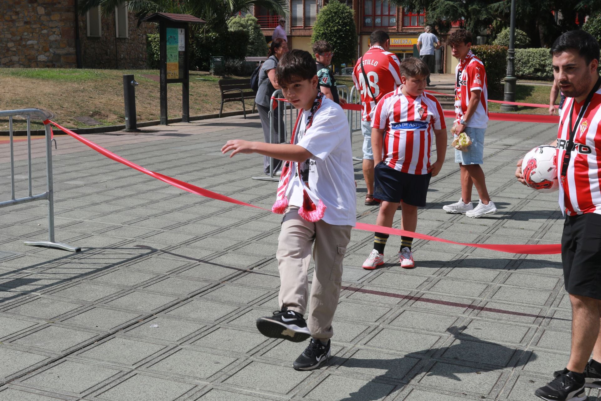 500 aficionados se suman en Llanera al Encuentro de Peñas del Sporting de Gijón