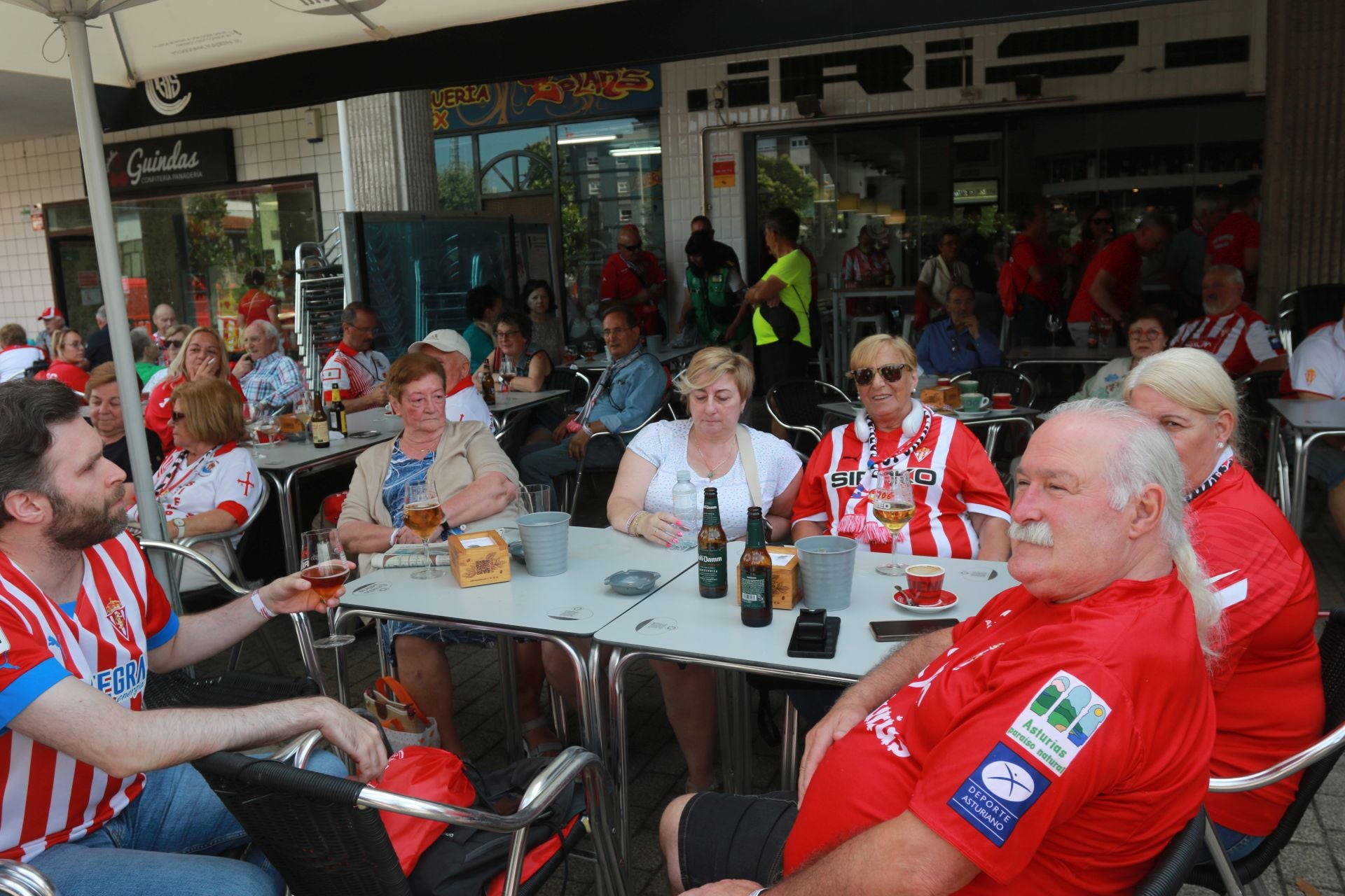 500 aficionados se suman en Llanera al Encuentro de Peñas del Sporting de Gijón