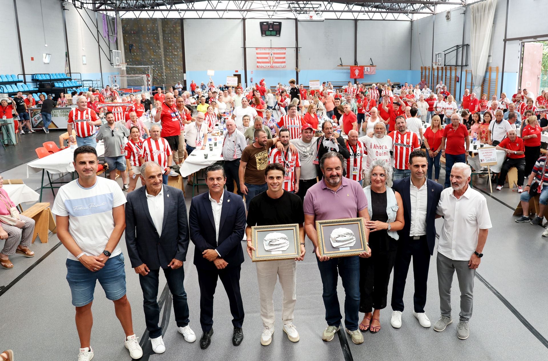 500 aficionados se suman en Llanera al Encuentro de Peñas del Sporting de Gijón