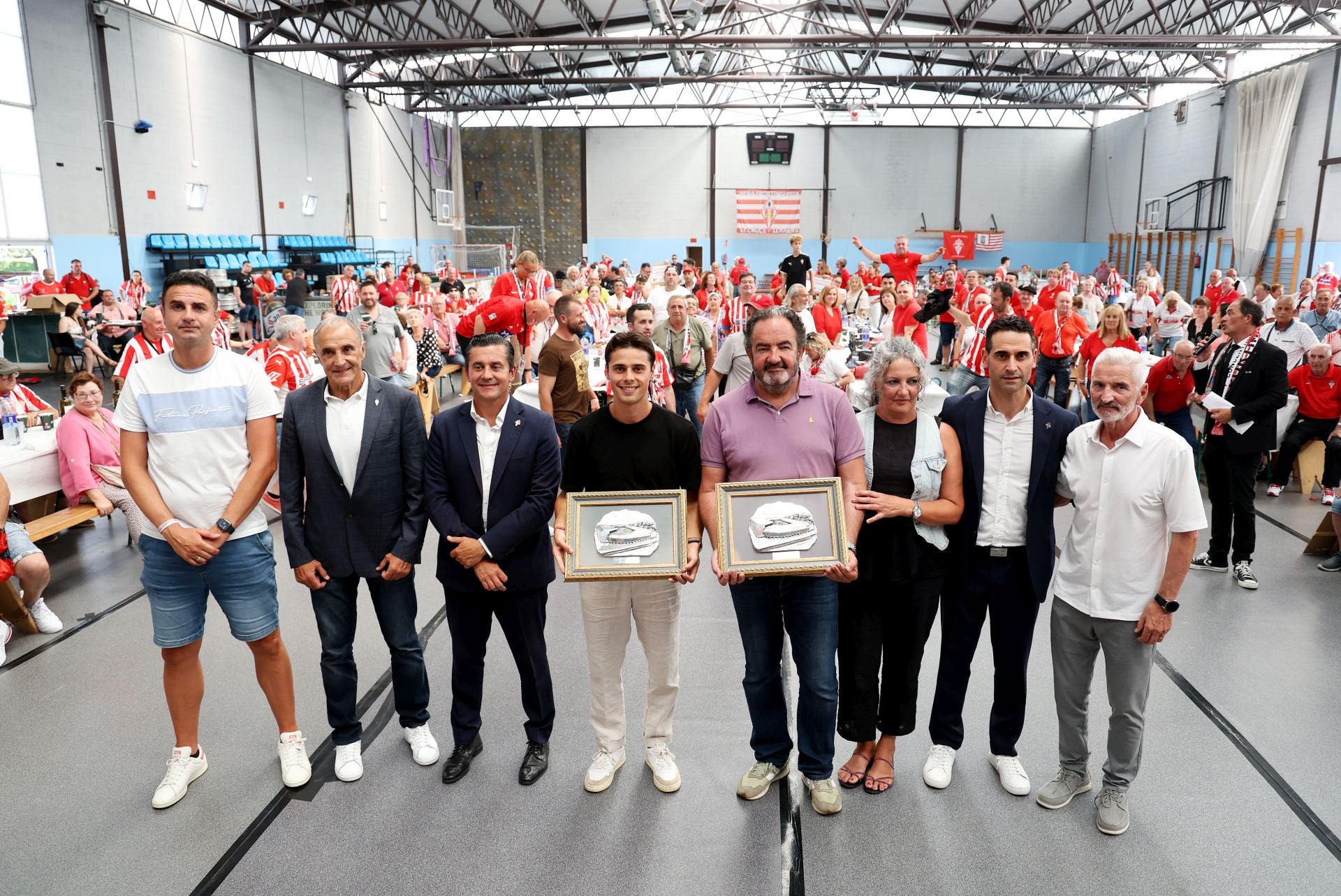 500 aficionados se suman en Llanera al Encuentro de Peñas del Sporting de Gijón