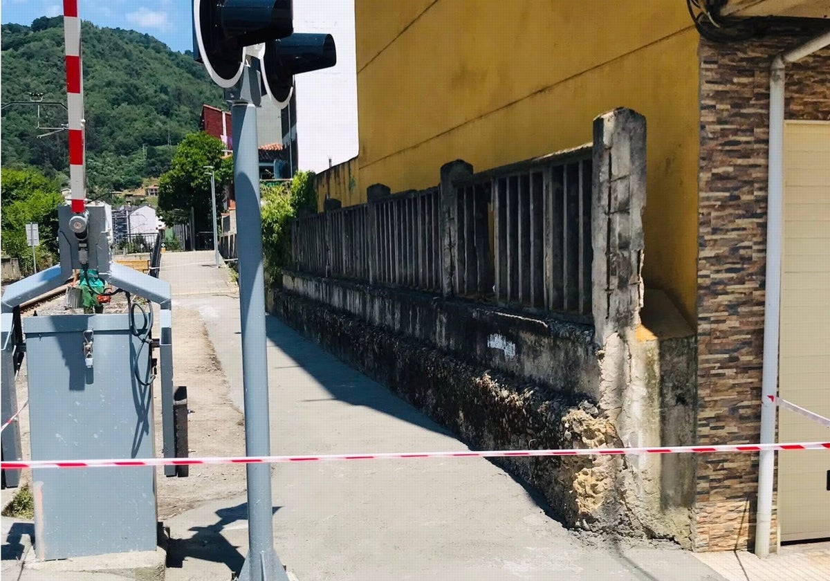 Rampa que se está construyendo en la estación de Blimea