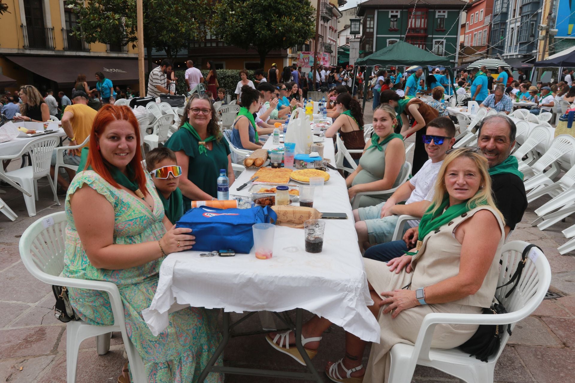 Nava se rinde a la sidra asturiana bien escanciada