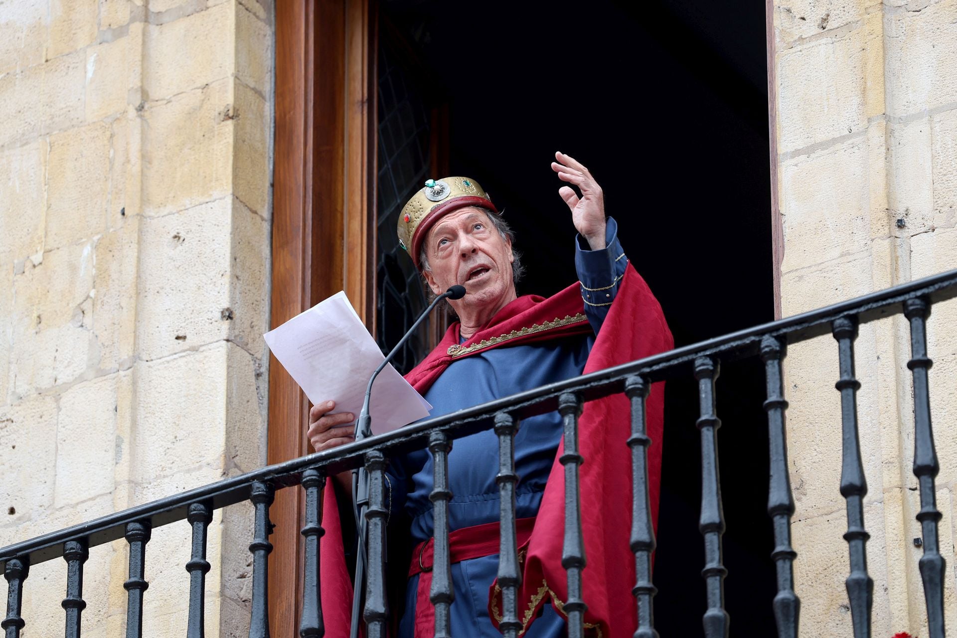 Fotos: La despedida de Alfonso II de Oviedo en su partida hacia Santiago