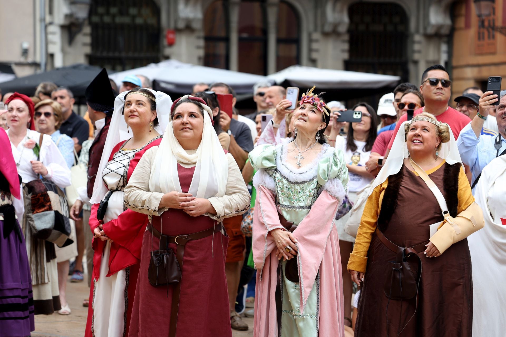 Fotos: La despedida de Alfonso II de Oviedo en su partida hacia Santiago