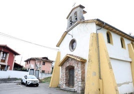La iglesia de Udrión, cuya explanada cedió en 2022.