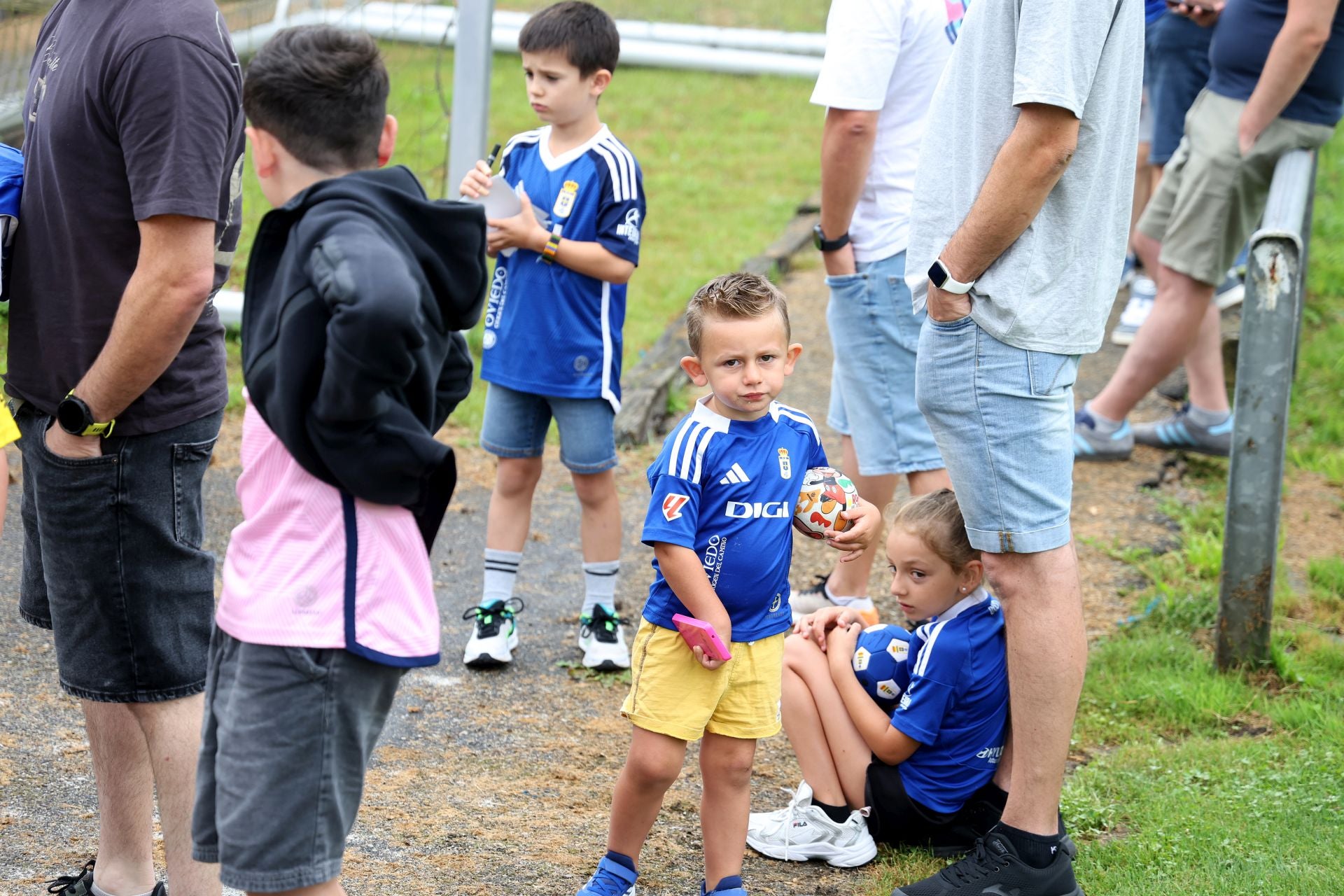 El Real Oviedo, arropado por su gente en el primer entenamiento de la temporada