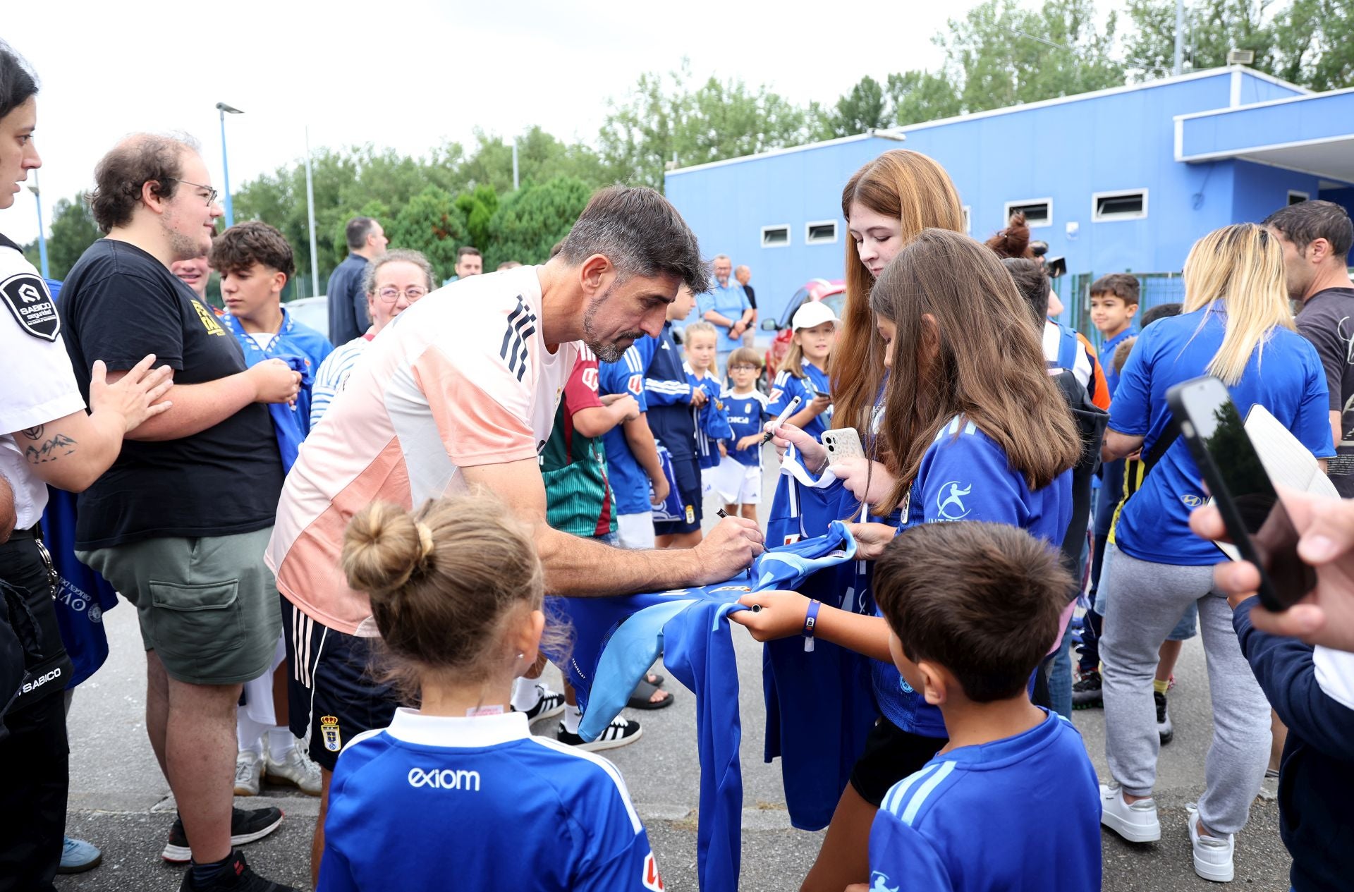 El Real Oviedo, arropado por su gente en el primer entenamiento de la temporada