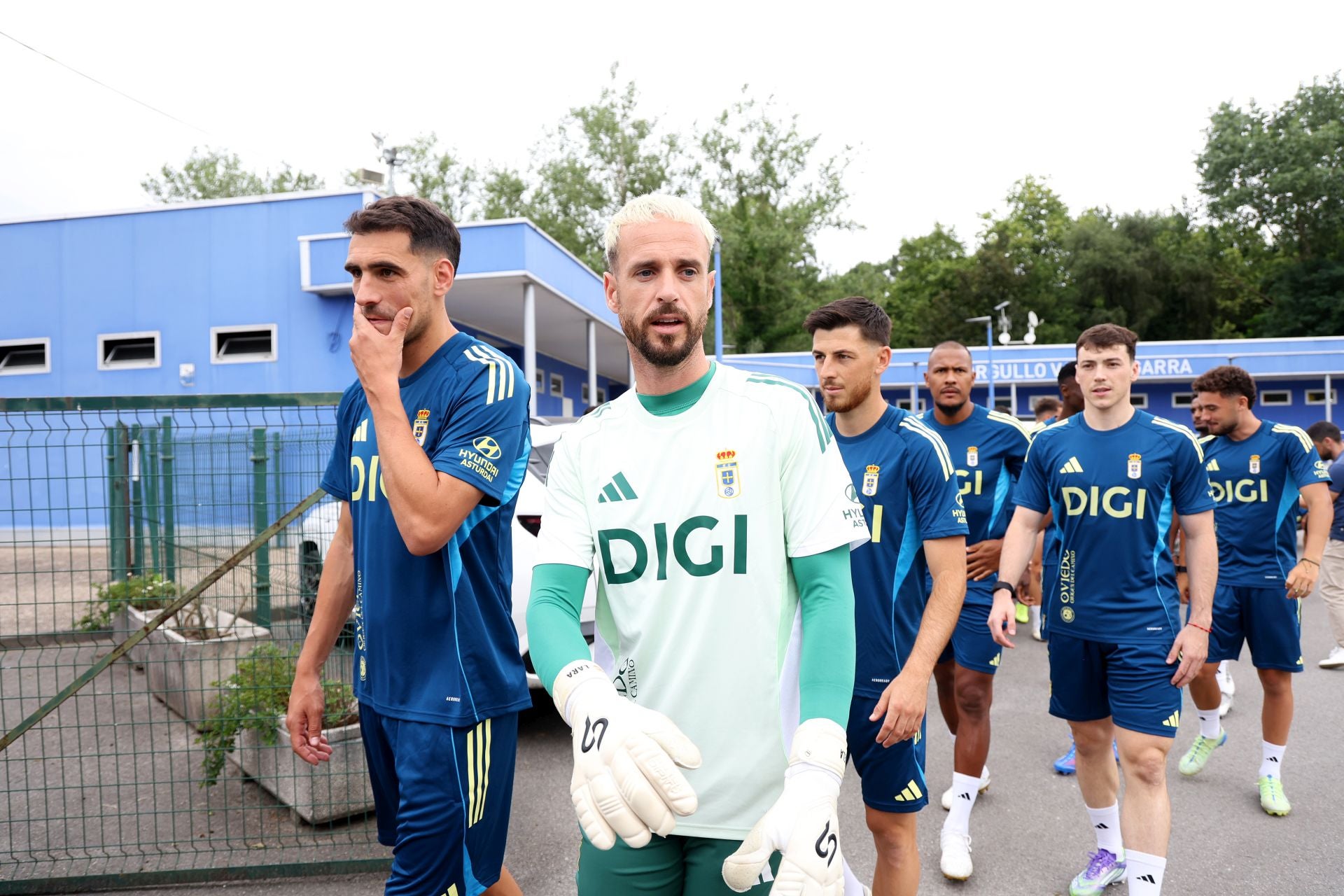 El Real Oviedo, arropado por su gente en el primer entenamiento de la temporada