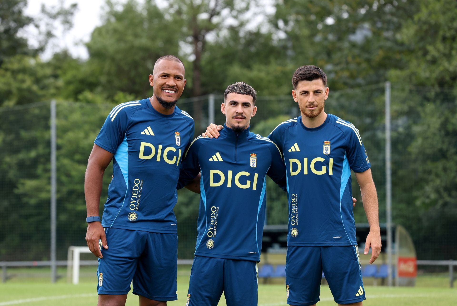 El Real Oviedo, arropado por su gente en el primer entenamiento de la temporada