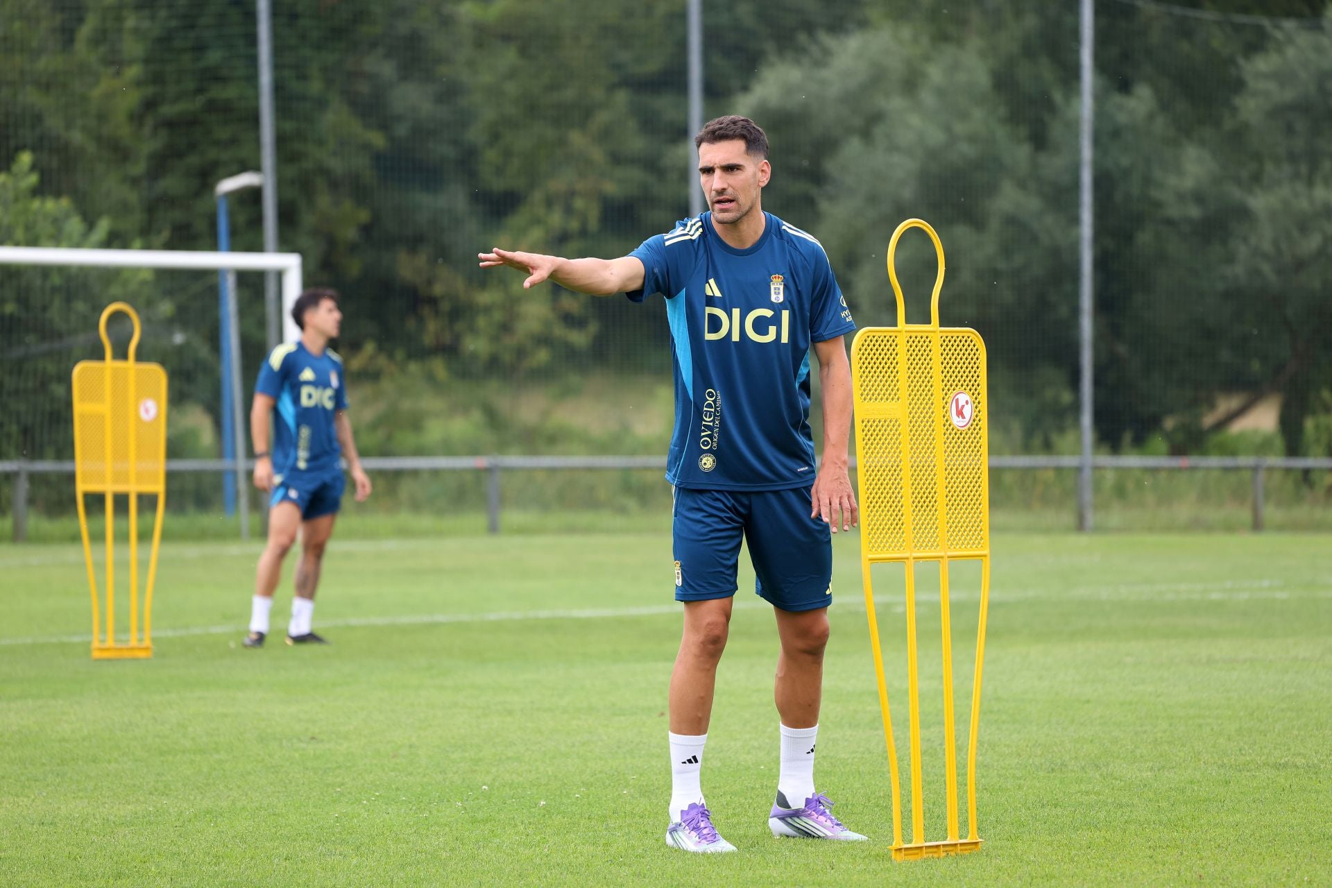 El Real Oviedo, arropado por su gente en el primer entenamiento de la temporada