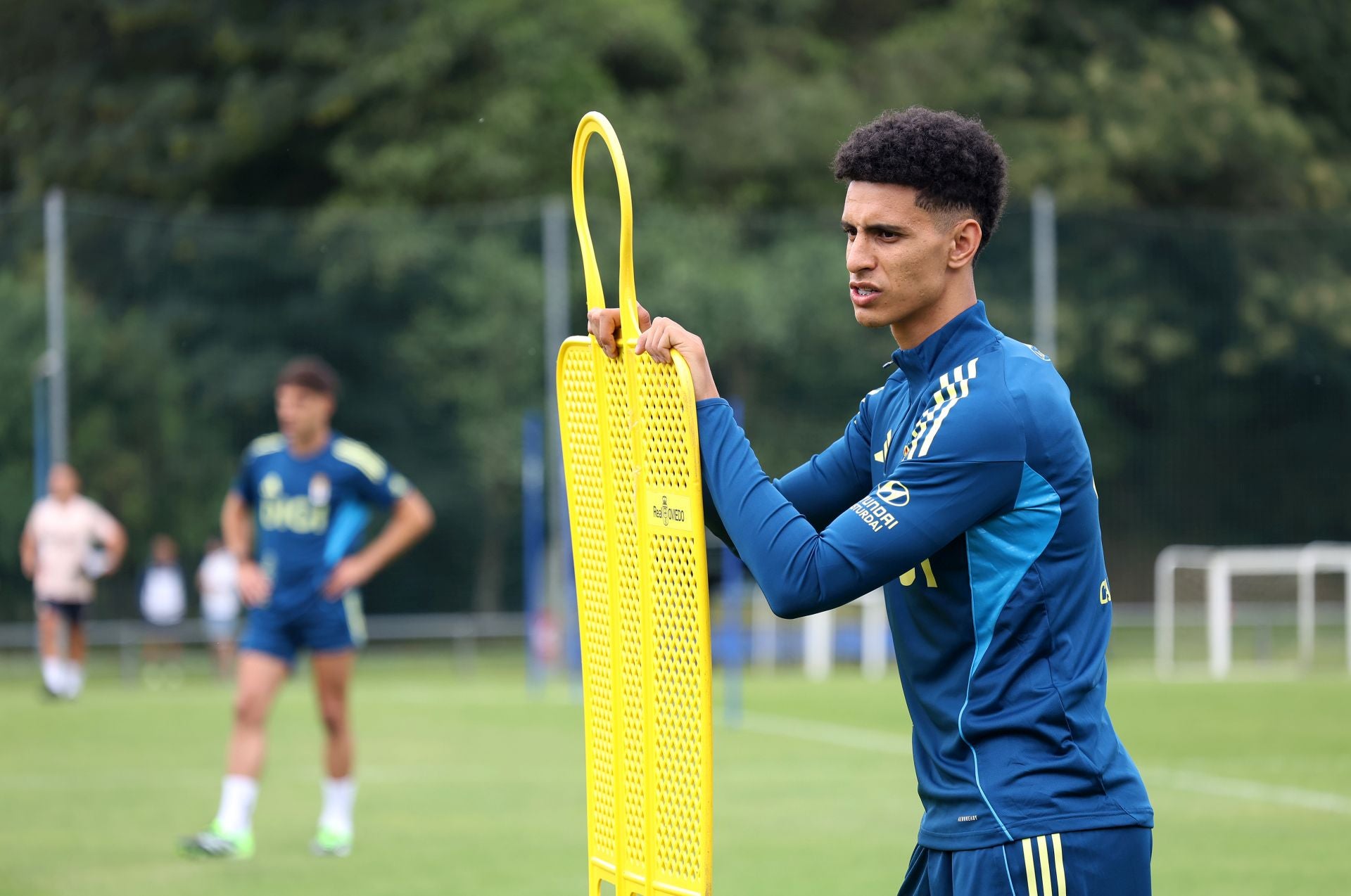 El Real Oviedo, arropado por su gente en el primer entenamiento de la temporada