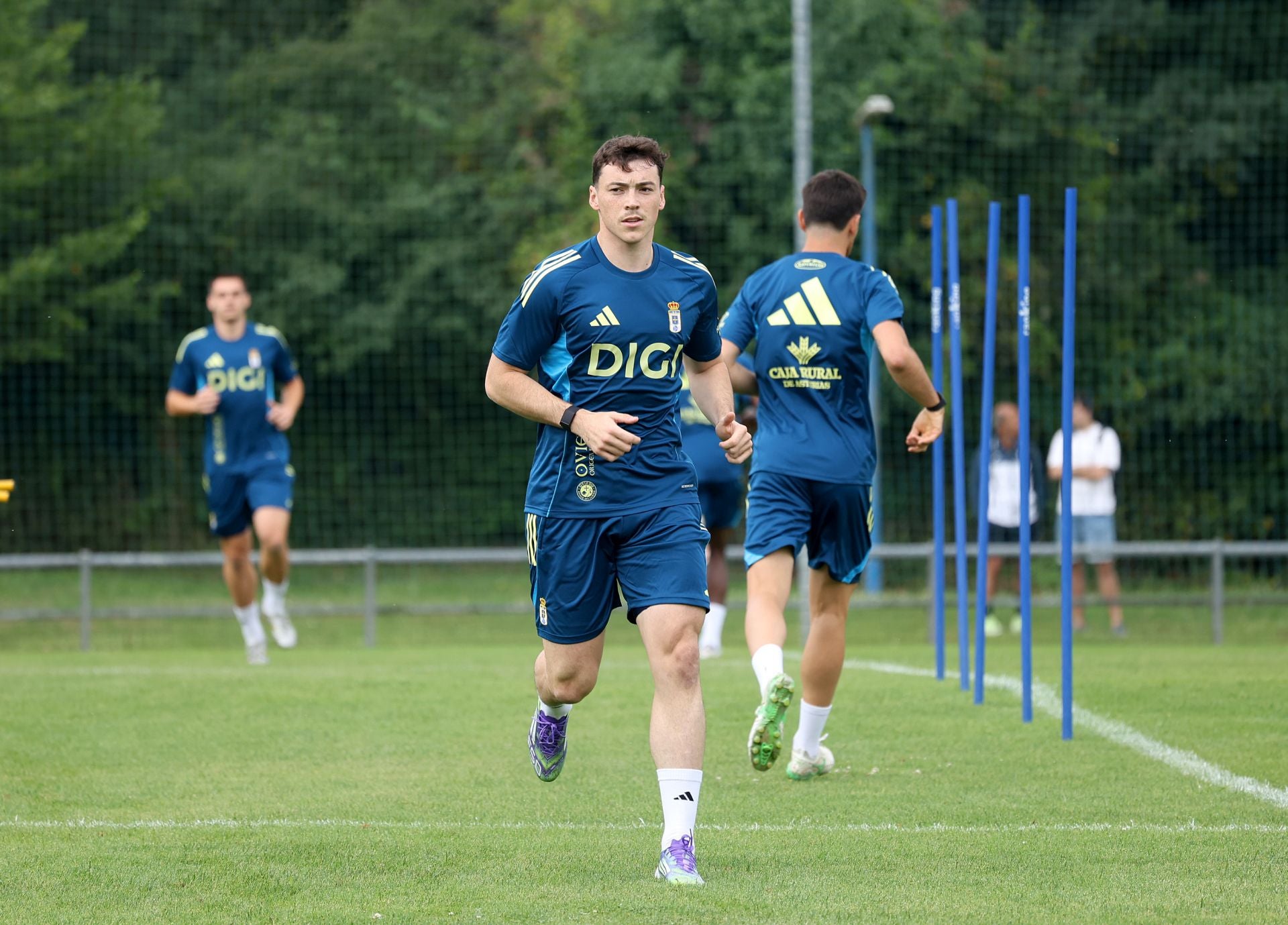 El Real Oviedo, arropado por su gente en el primer entenamiento de la temporada