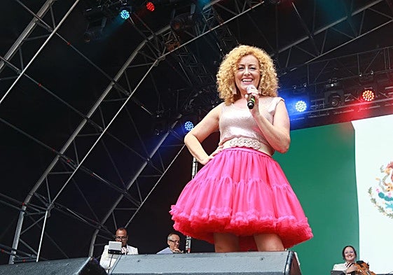 Mina Longo, en un concierto en la plaza Mayor de Gijón.