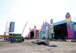 Los escenarios centrales del festival esperan reunir cerca de 40.000 personas cada día.
