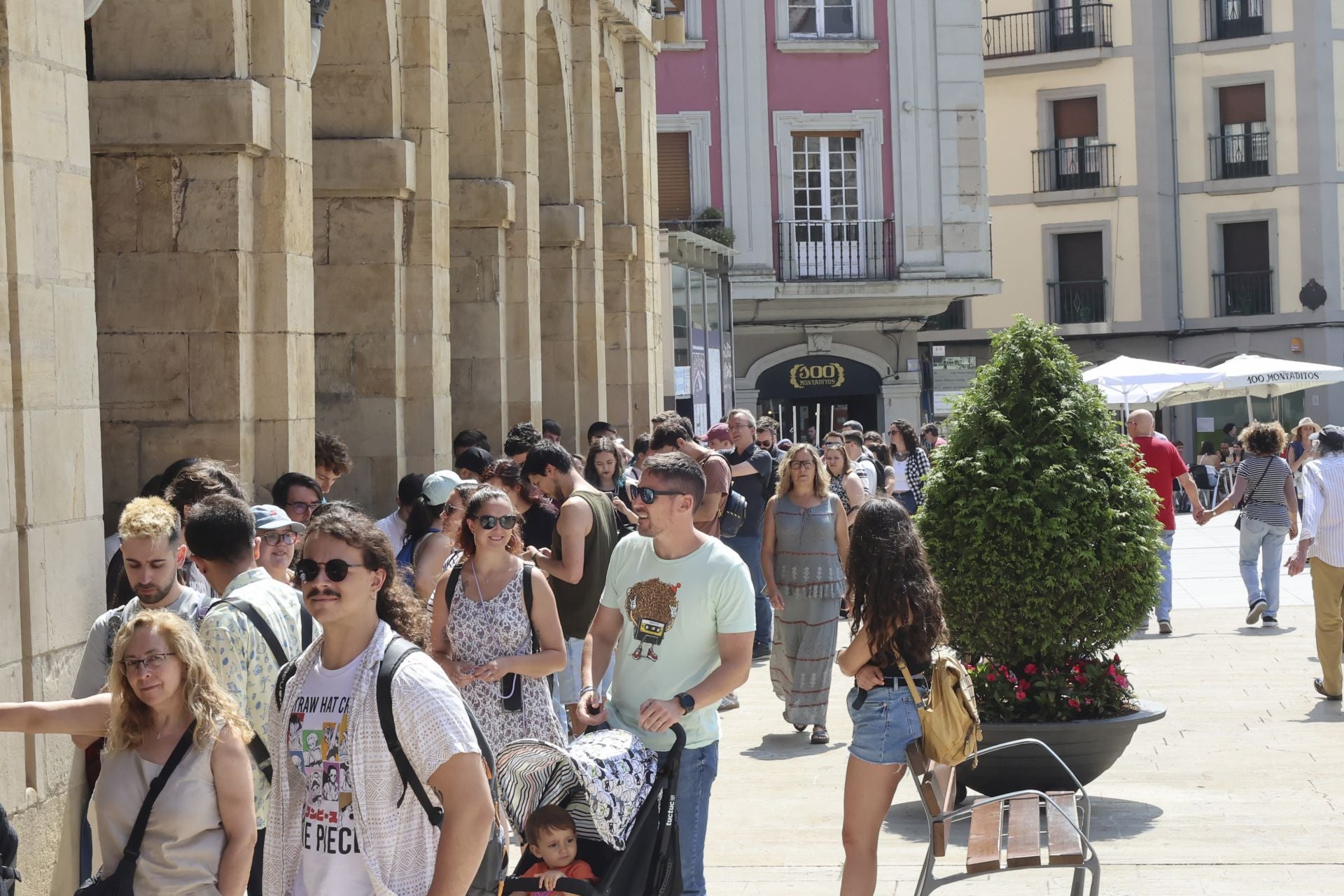 El Festival Celsius de Avilés echa a andar: largas colas por Brandon Sanderson
