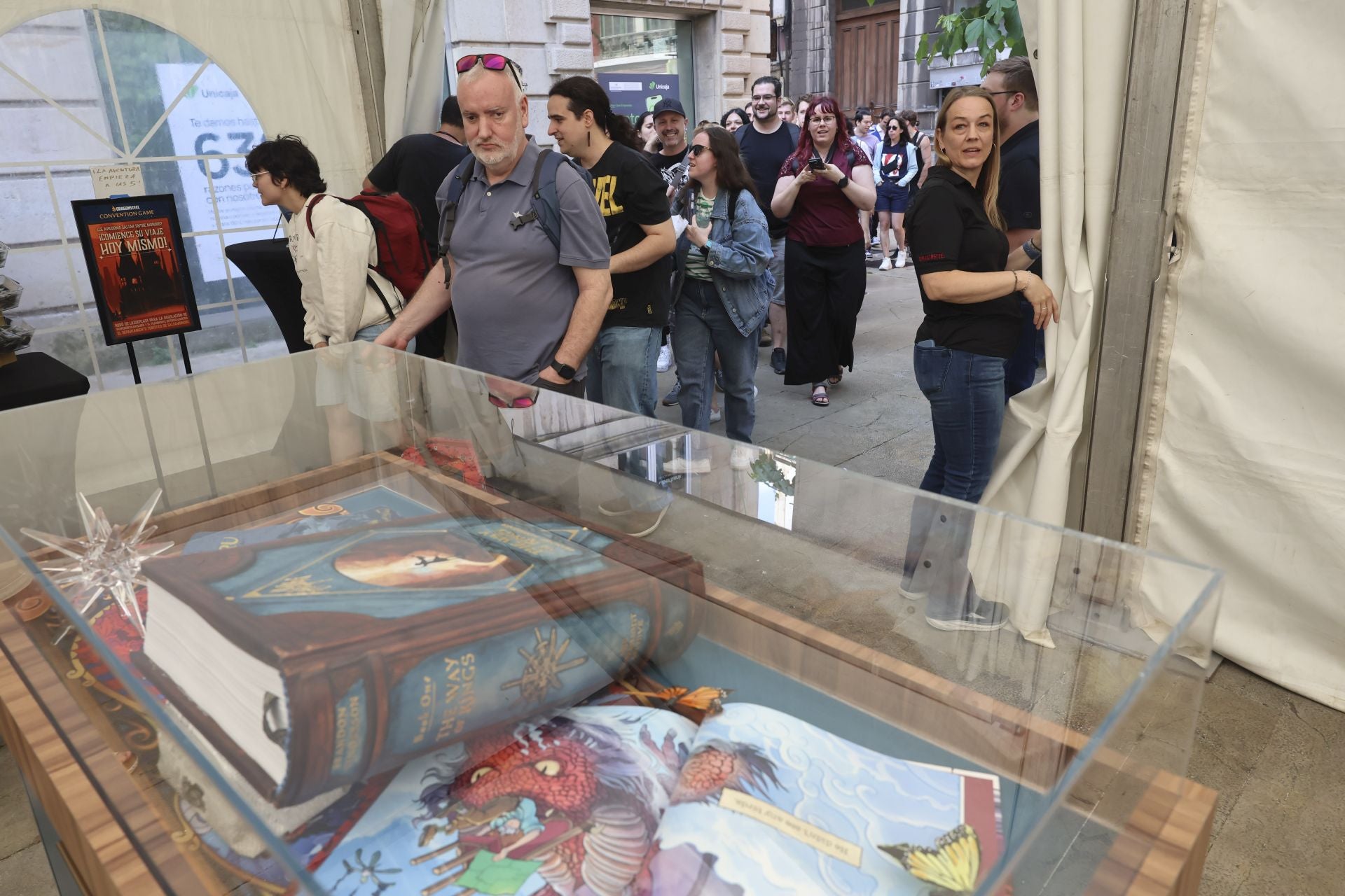 El Festival Celsius de Avilés echa a andar: largas colas por Brandon Sanderson