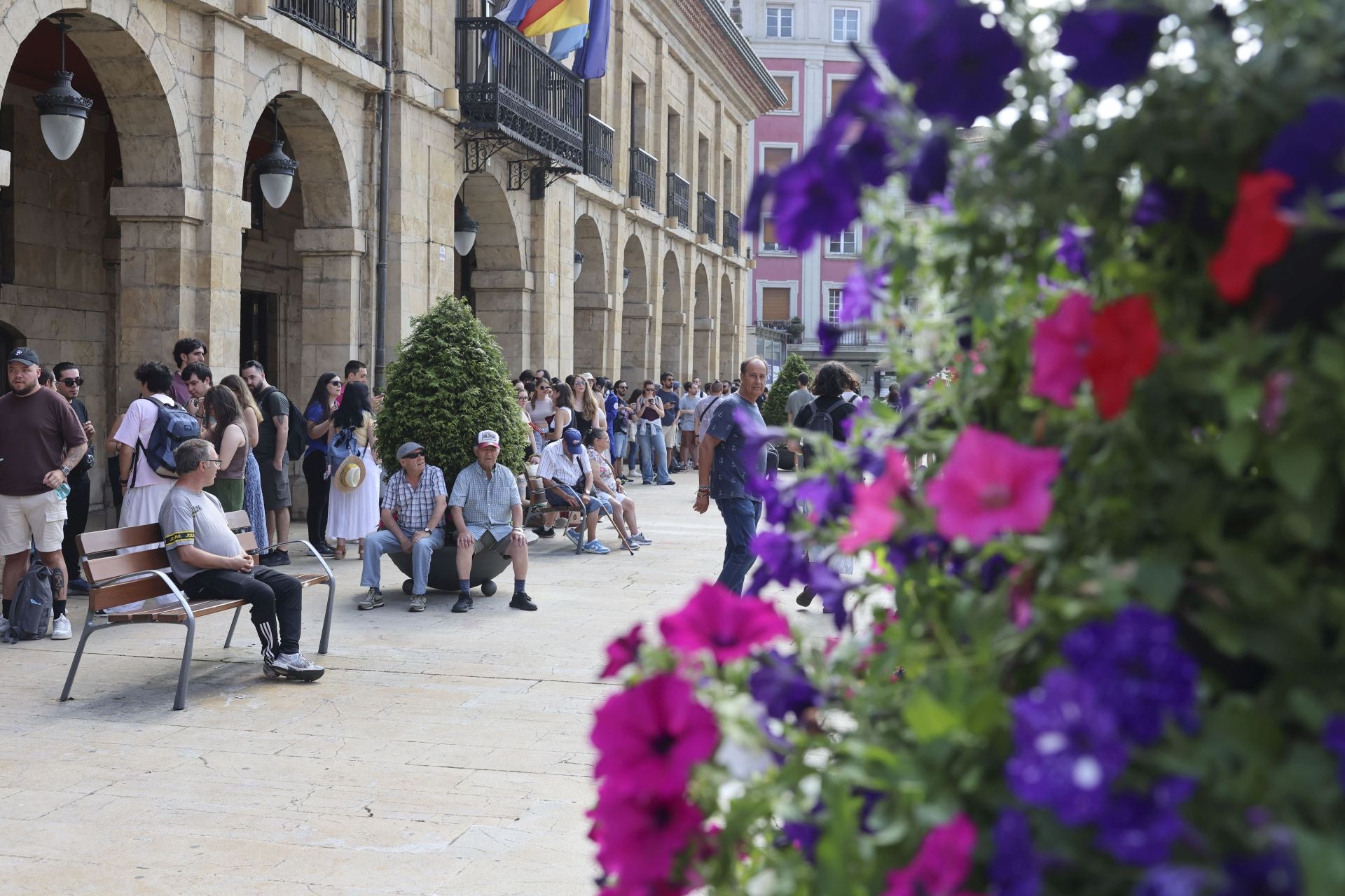 El Festival Celsius de Avilés echa a andar: largas colas por Brandon Sanderson