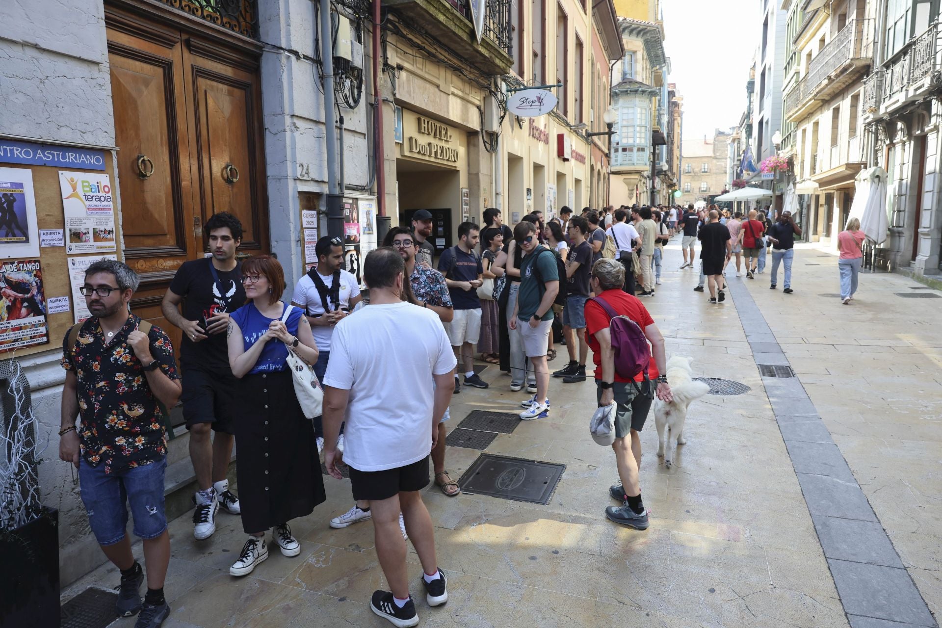 El Festival Celsius de Avilés echa a andar: largas colas por Brandon Sanderson