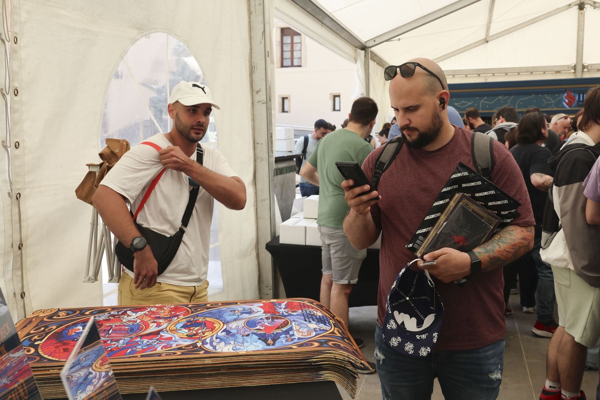 El Festival Celsius de Avilés echa a andar: largas colas por Brandon Sanderson
